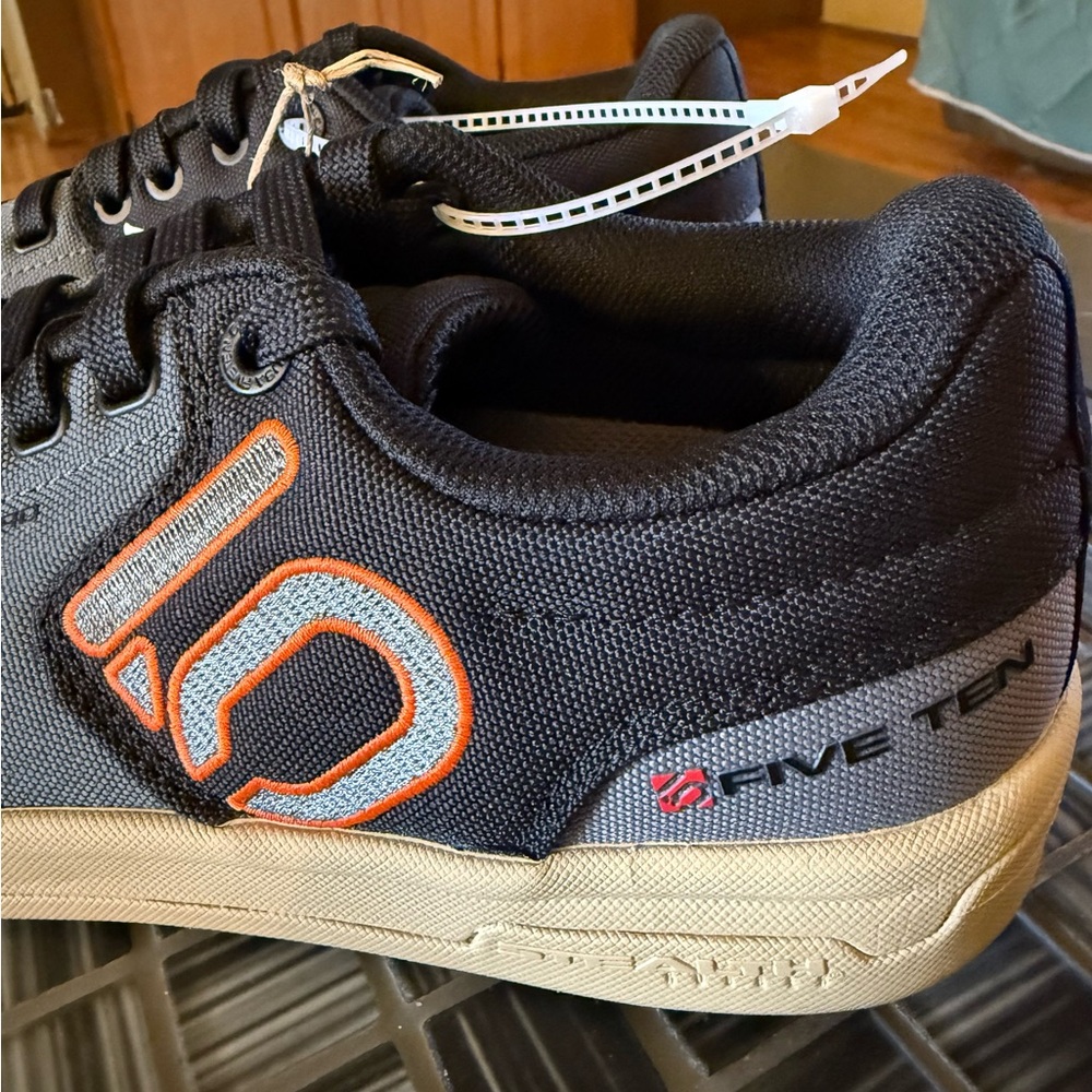 🔥 🚲 ADIDAS FIVE TEN FREERIDER PRO CANVAS MOUNTAIN BIKE CYCLING SHOES.
NWT - Picture 3 of 5